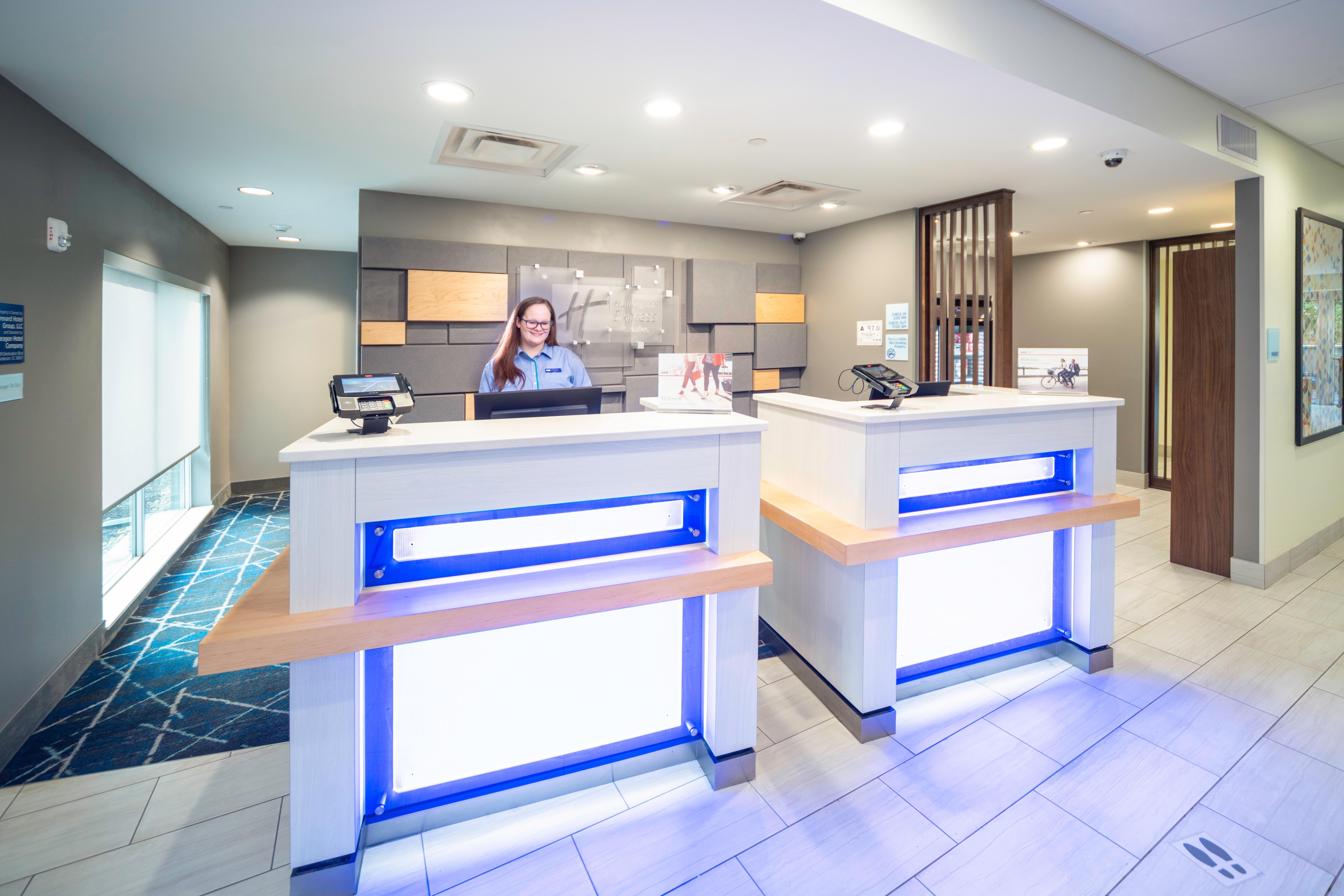 Holiday Inn Express & Suites Brevard - City Center Esterno foto